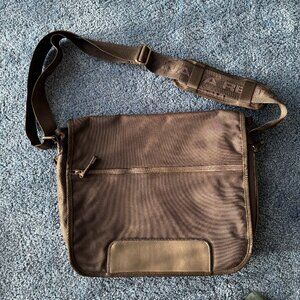 banana republic messenger bag